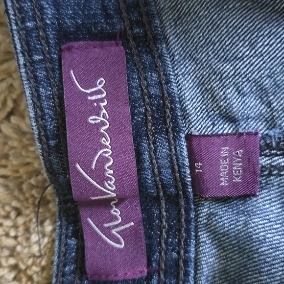 Gloria Vanderbilt blue jean shorts - Picture 3 of 3